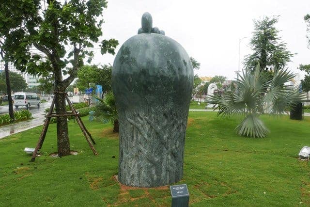 Tượng Của Nước Chủ Nhà Việt Nam