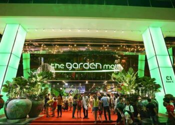 Người Sài Gòn Ùn Ùn Đổ Vào The Garden Mall Nhân Ngày Khai Trương