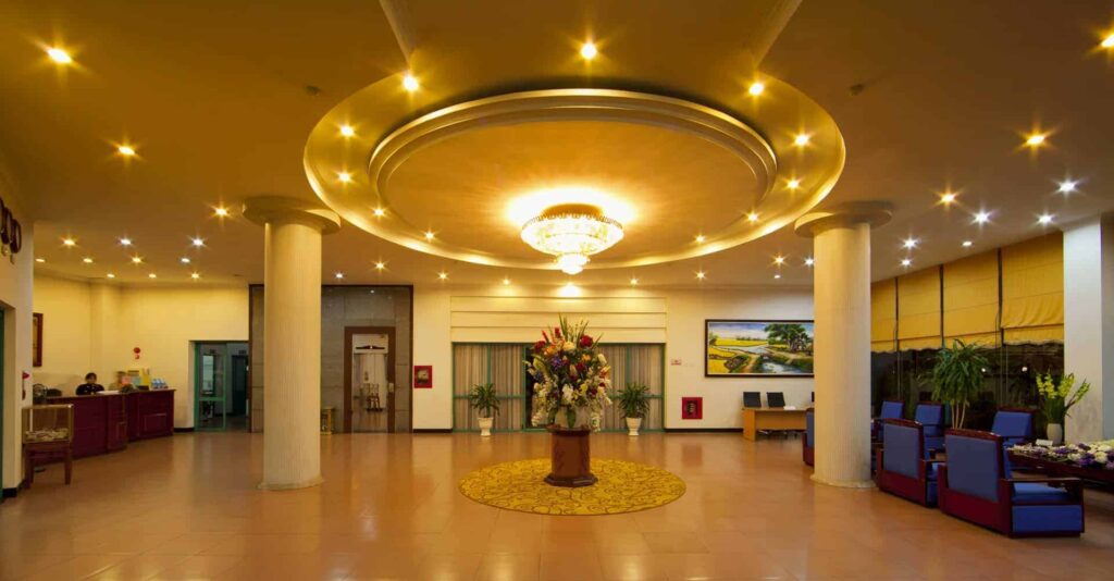 Khu Vực Đại Sảnh Khách Sạn Khăn Quàng Đỏ