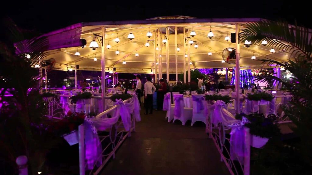 Một Góc Bên Trong Nhà Hàng Long Vỹ