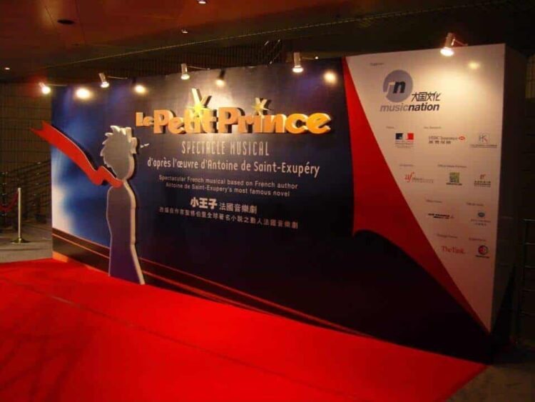 Backdrop Là Gì? Backdrop Lễ Khai Trương Như Thế Nào Là Phù Hợp Nhất?