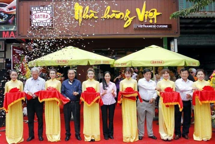 Chi Tiết Kịch Bản Tổ Chức Khai Trương Nhà Hàng Thu Hút Khách Hàng Nhất