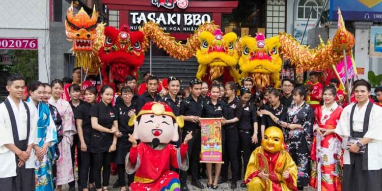 Chi Tiết Kịch Bản Tổ Chức Khai Trương Nhà Hàng Thu Hút Khách Hàng Nhất