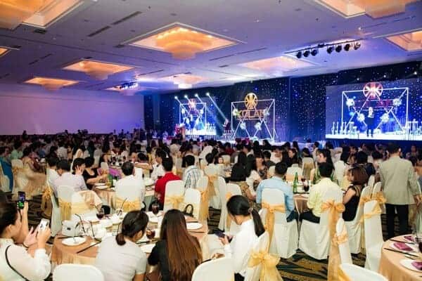 Cần Chuẩn Bị Những Gì Để Tổ Chức Tiệc Hoành Tráng Cho Công Ty?