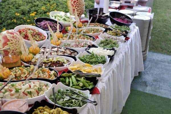 Tiệc Buffet Ngoài Trời Cho Doanh Nghiệp Được Tổ Chức Như Thế Nào?