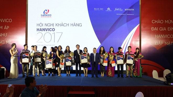 Đánh Giá Về Việc Tổ Chức Chung Tiệc Tất Niên Và Hội Nghị Khách Hàng