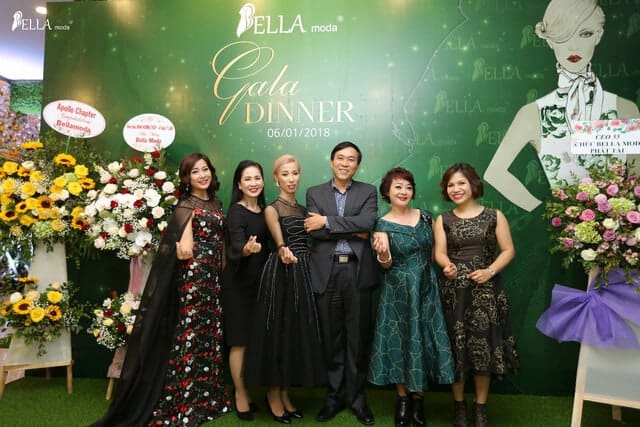 Mẹo Chọn Lựa Trang Phục Gala Dinner Gây Ấn Tượng Và Phù Hợp Nhất
