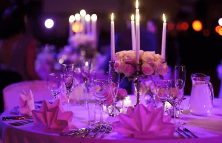 Gợi Ý 4 Ý Tưởng Trang Trí Gala Dinner Hoành Tráng Cho Doanh Nghiệp