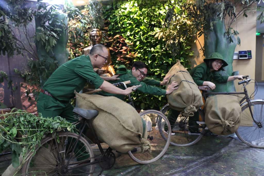 Đêm Thơ Huyền Thoại Trường Sơn: Trở Về Ký Ức Hào Hùng Của Dân Tộc