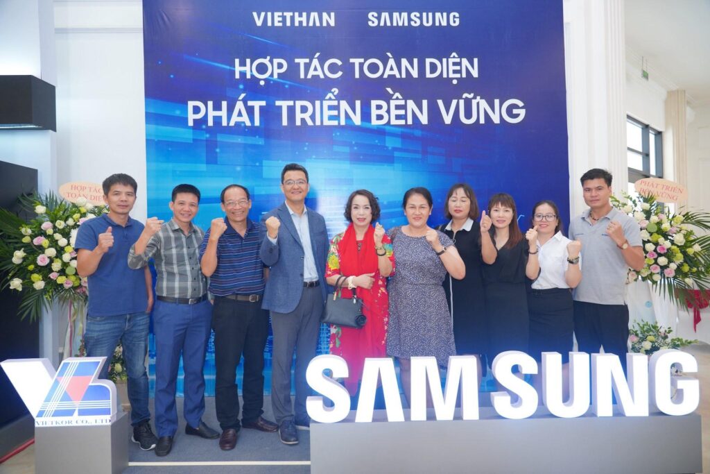 Tổ Chức Hội Nghị Khách Hàng