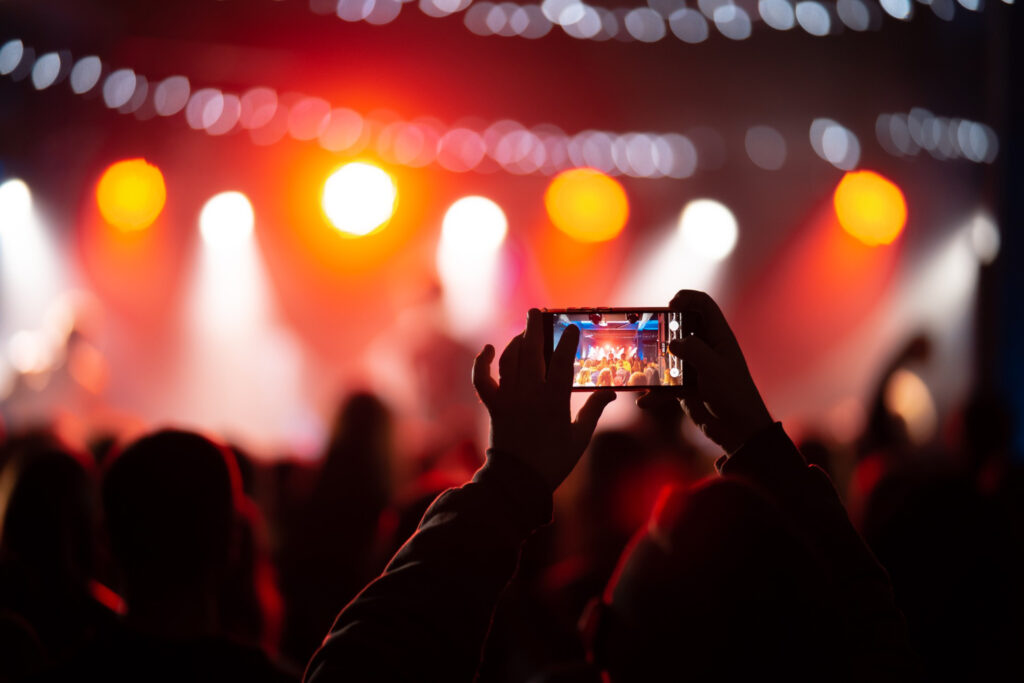 Liveshow Là Gì? Các Loại Hình Liveshow Phổ Biến &Amp; Hướng Dẫn Tổ Chức Liveshow Chuyên Nghiệp Từ A–Z